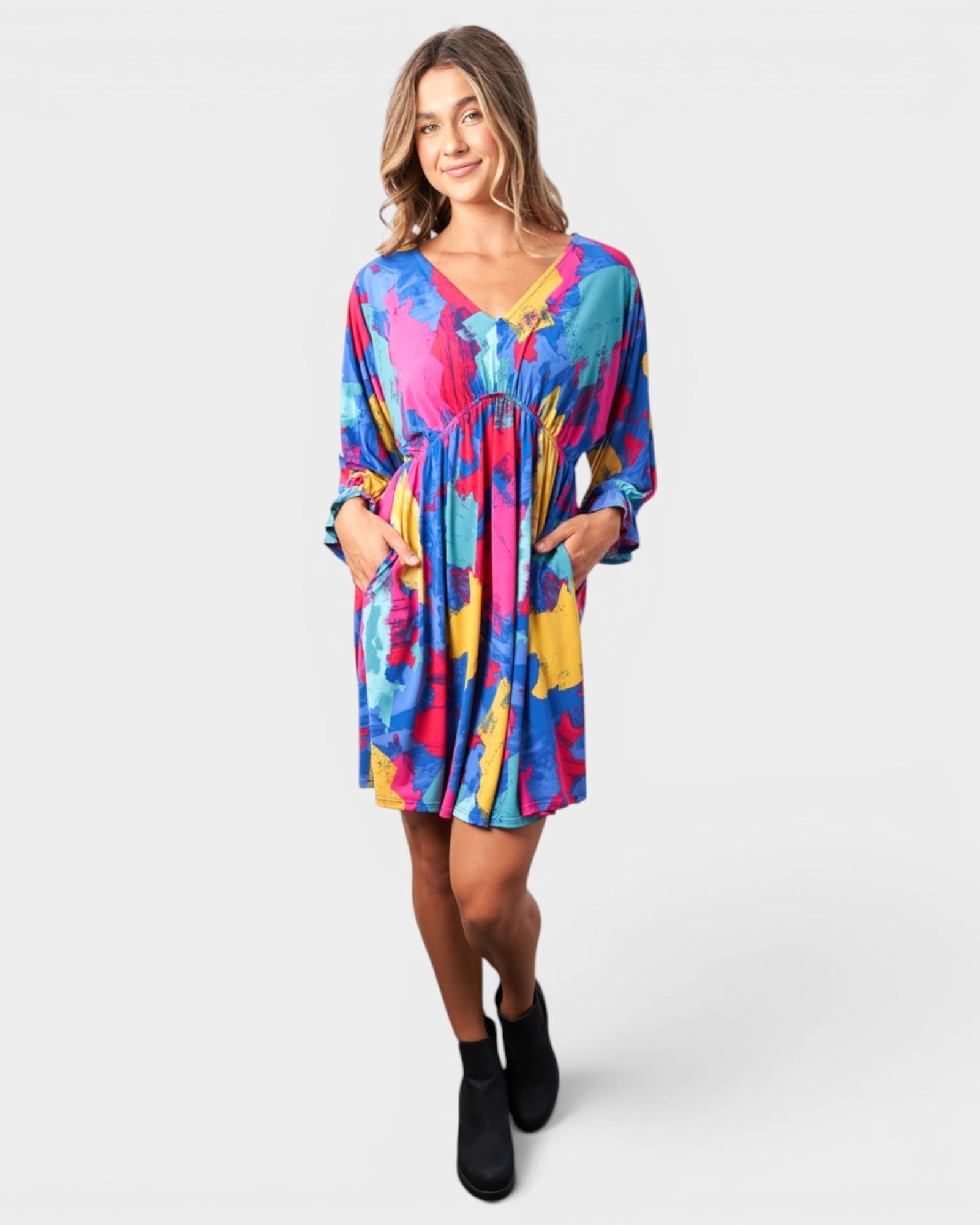 Vestido mini estampado con escote en V en azul multi