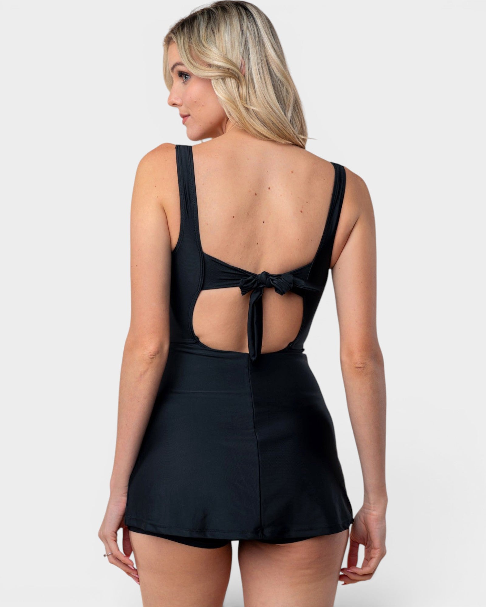 Traje de baño de una pieza de punto de alto rendimiento con lazo en la espalda en color negro