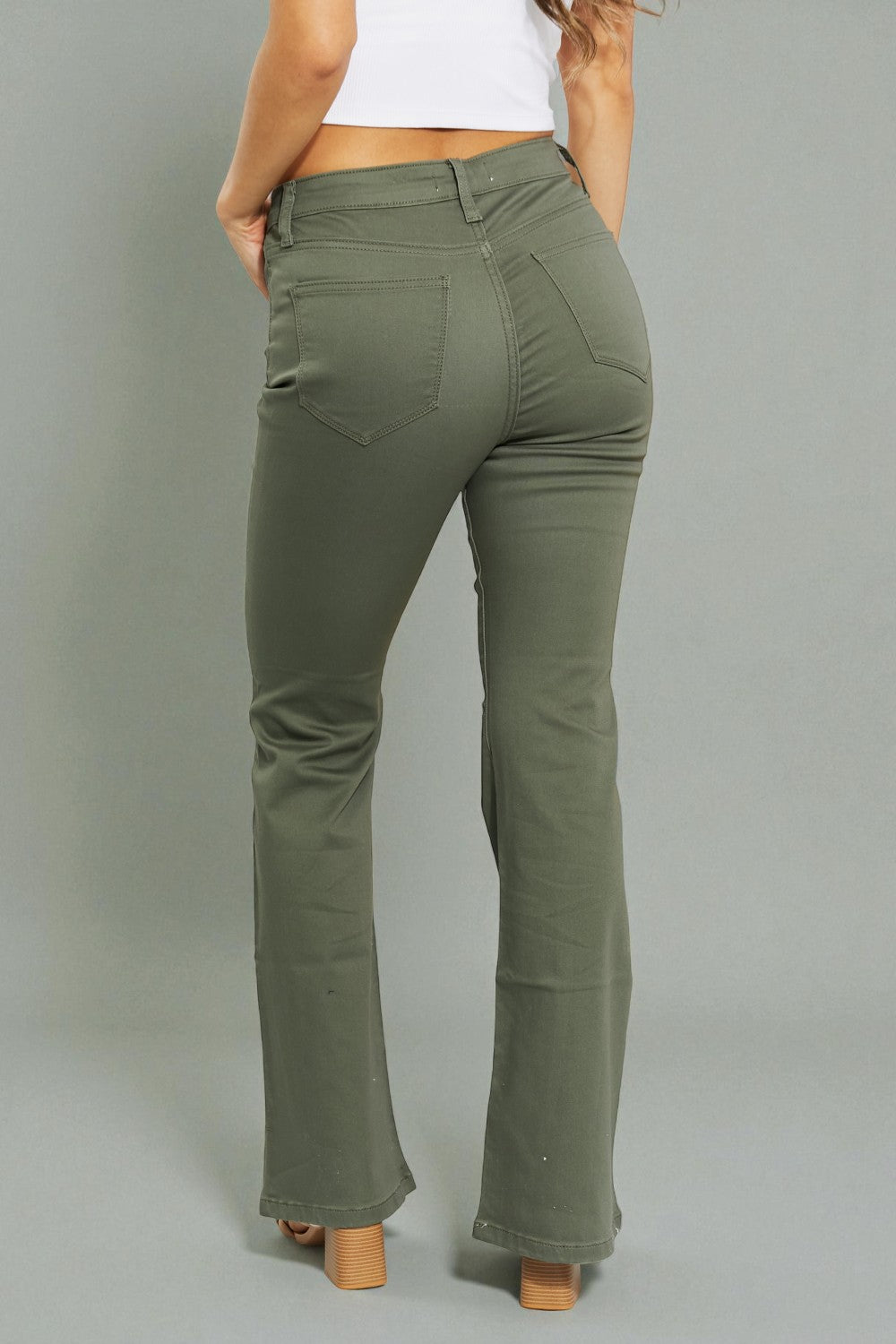 Jean bootcut taille haute en vert matcha