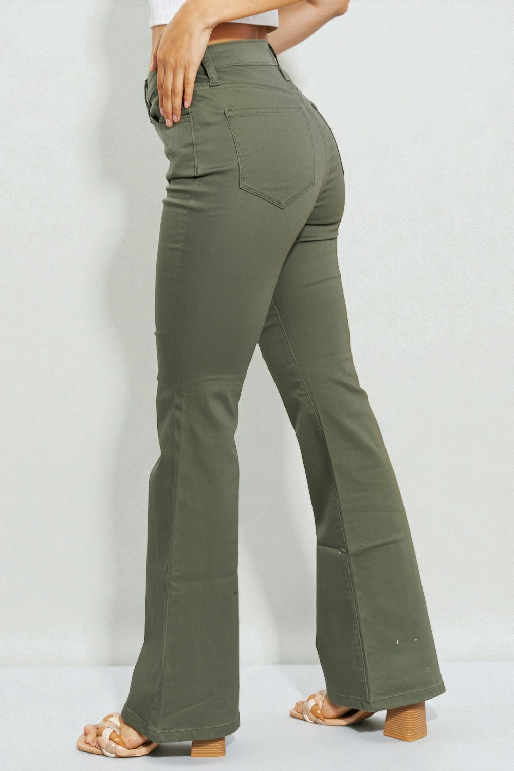 Jean bootcut taille haute en vert matcha