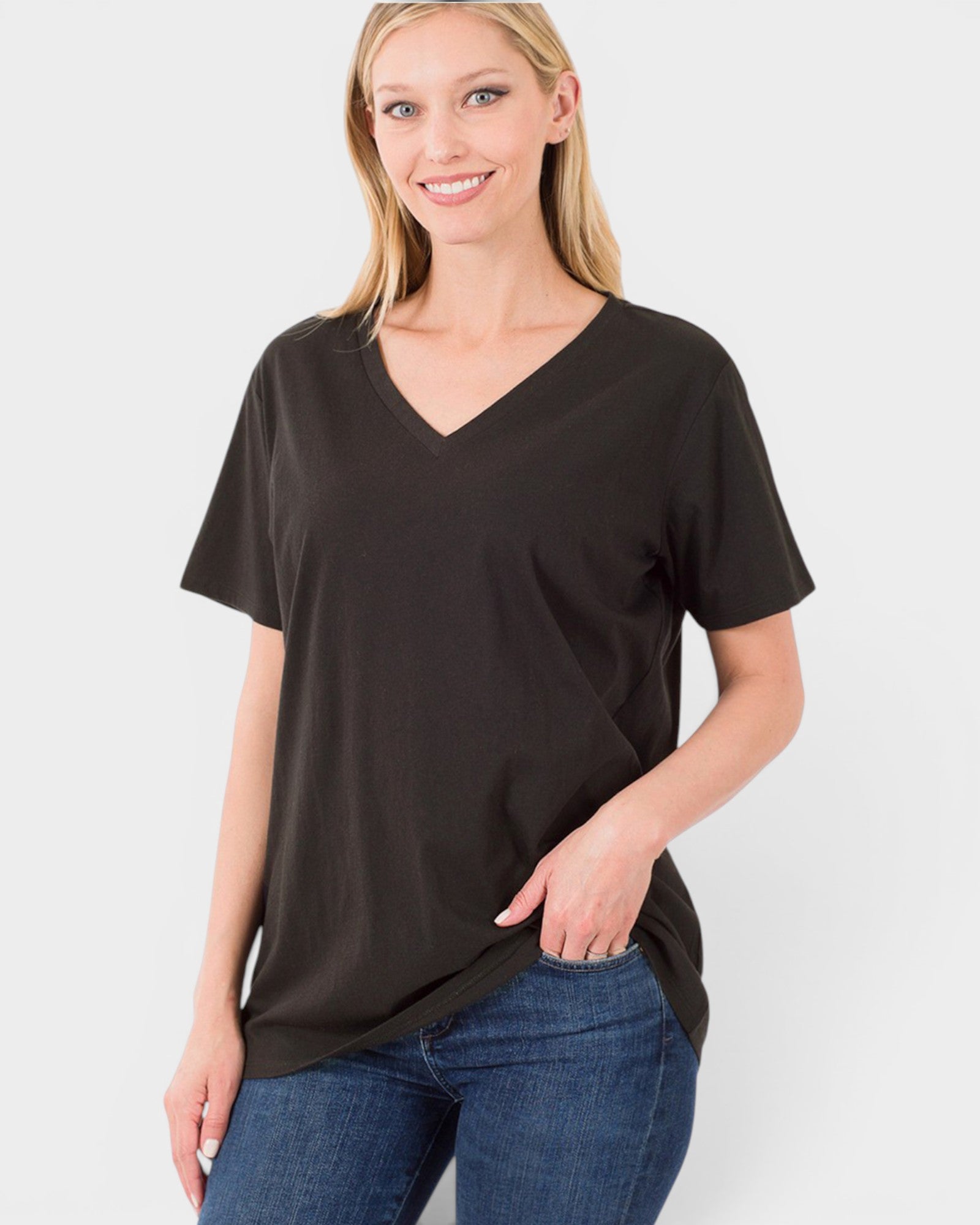 Camiseta de manga corta con cuello en V en color negro
