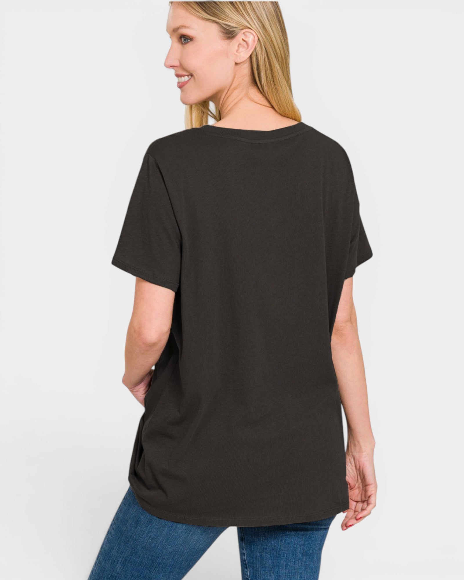 Camiseta de manga corta con cuello en V en color negro
