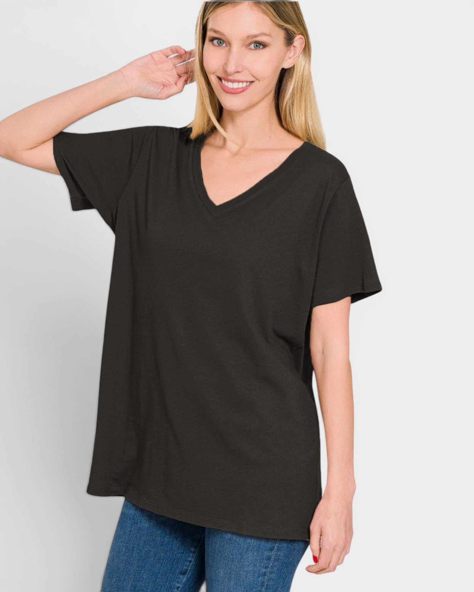 Camiseta de manga corta con cuello en V en color negro