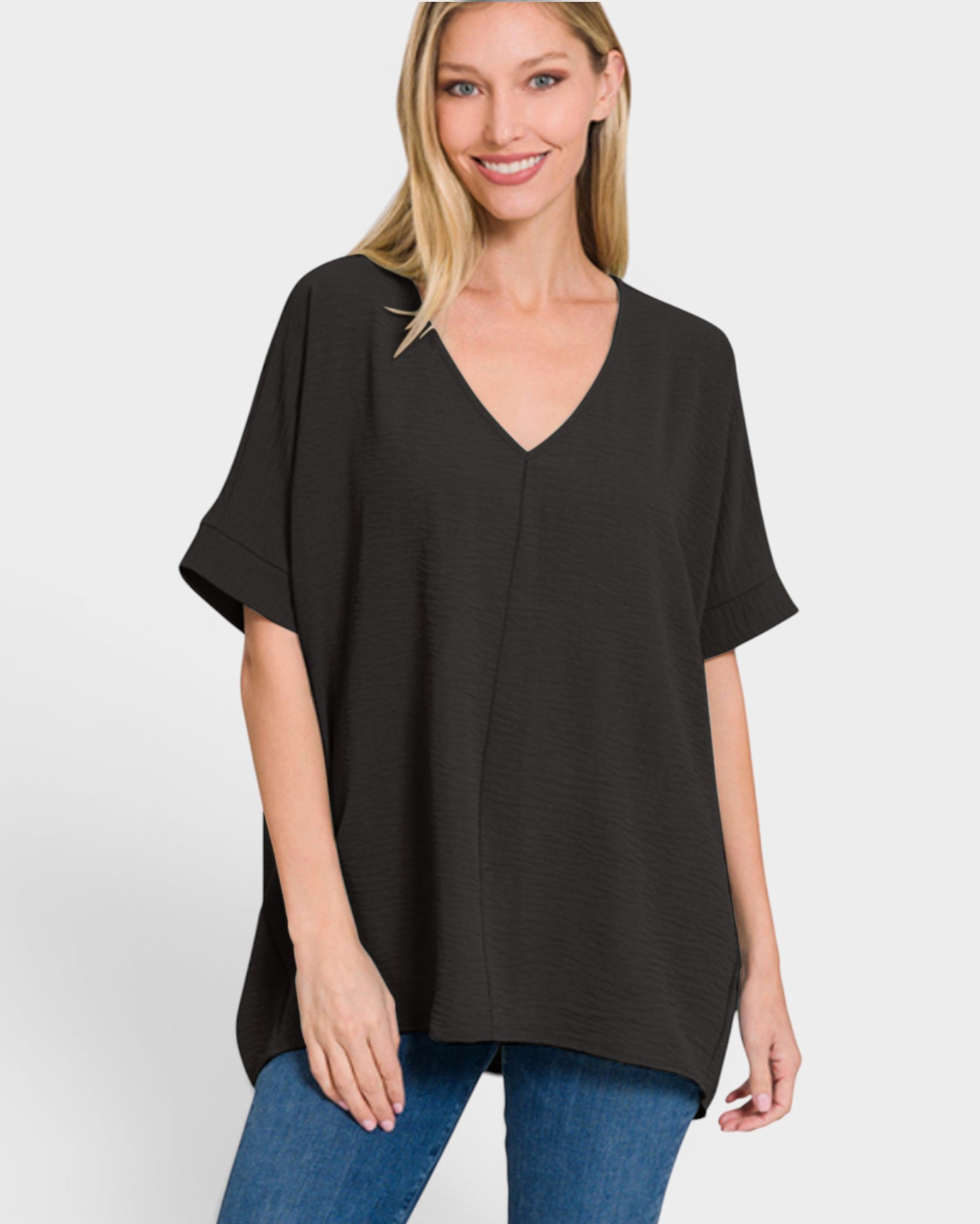 Top de manga corta con cuello en V en negro