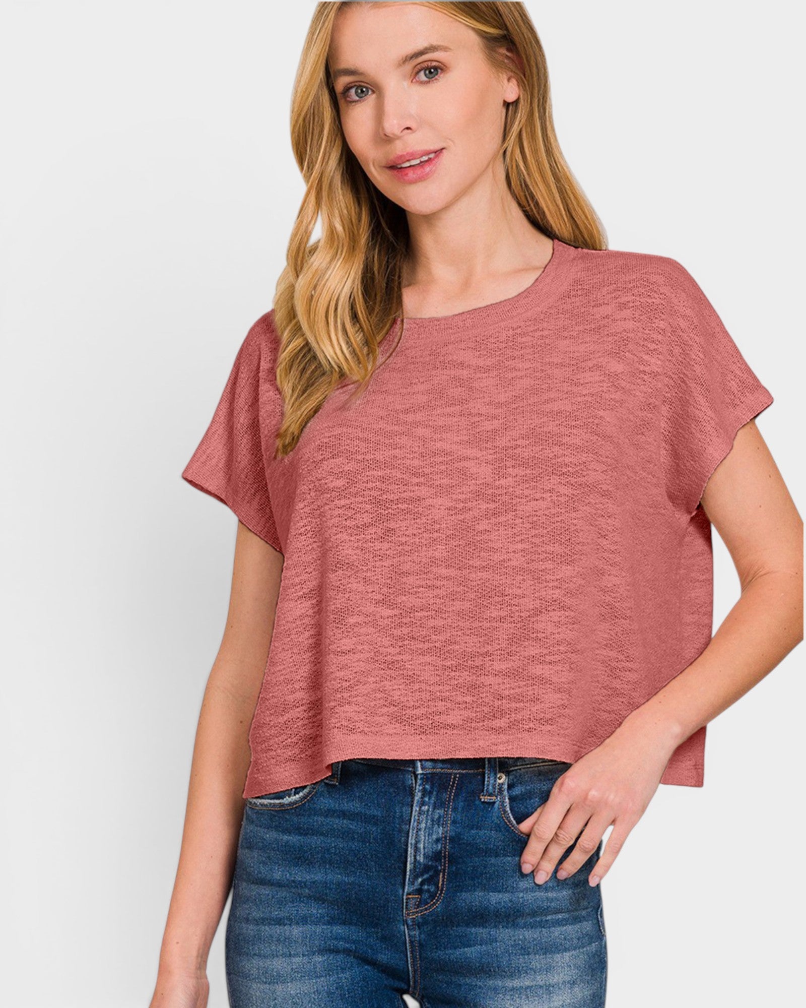 Camiseta de manga corta con cuello redondo en color rosa invernal