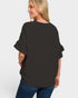 Blusa con mangas onduladas en color negro