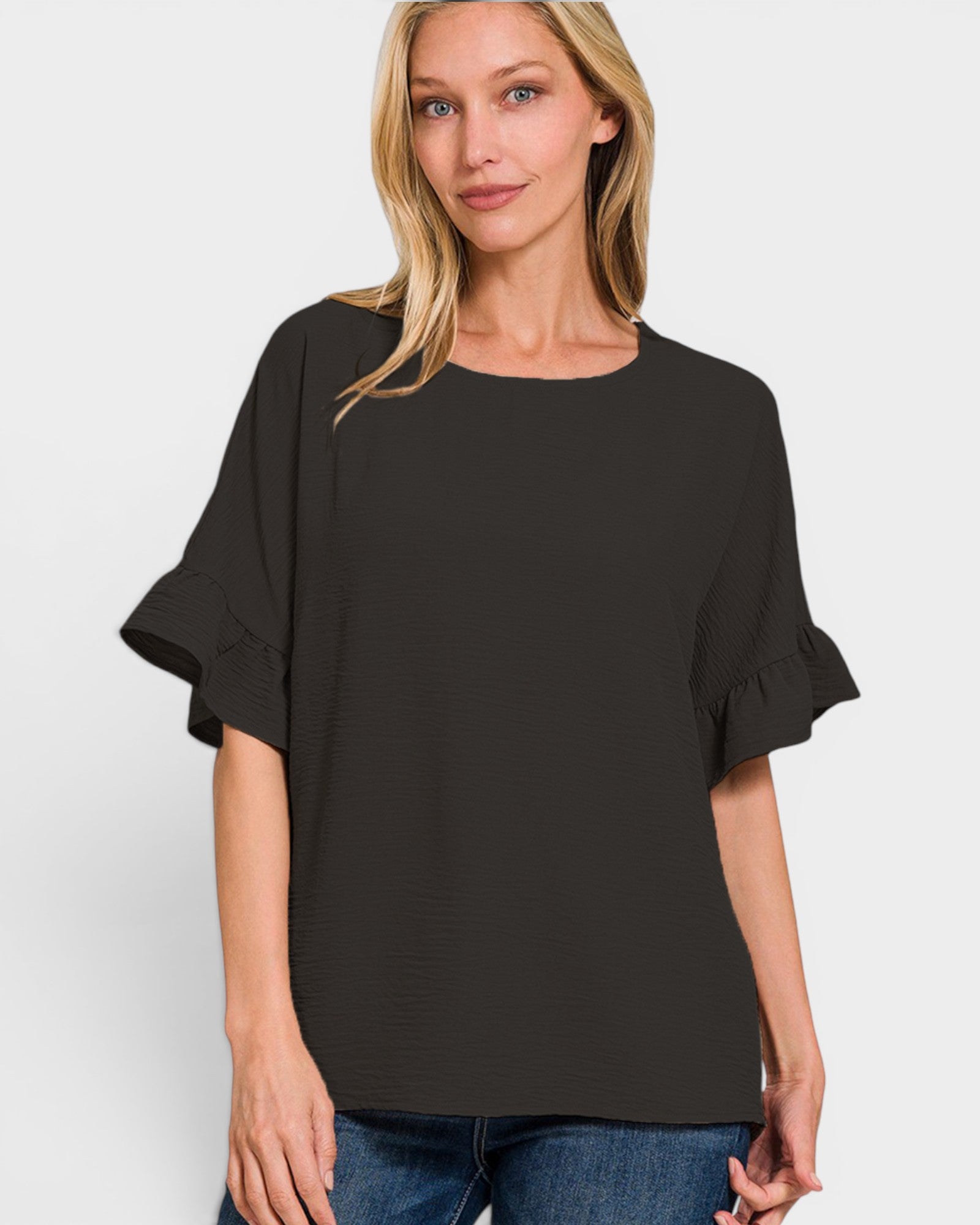 Blusa con mangas onduladas en color negro