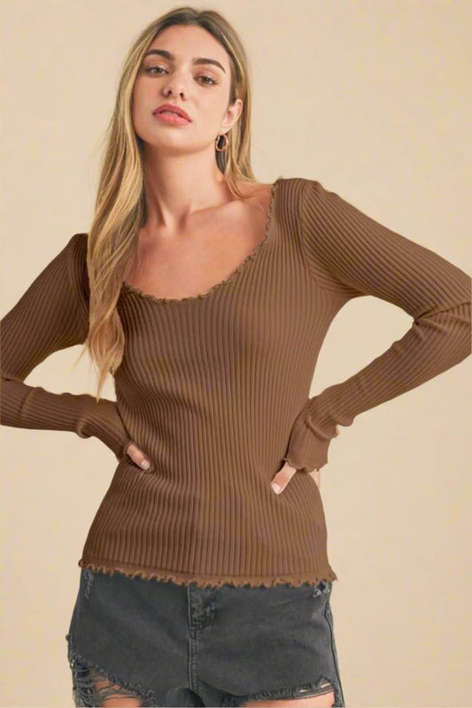 AEMI+CO - Brown Lettuce Edge Top
