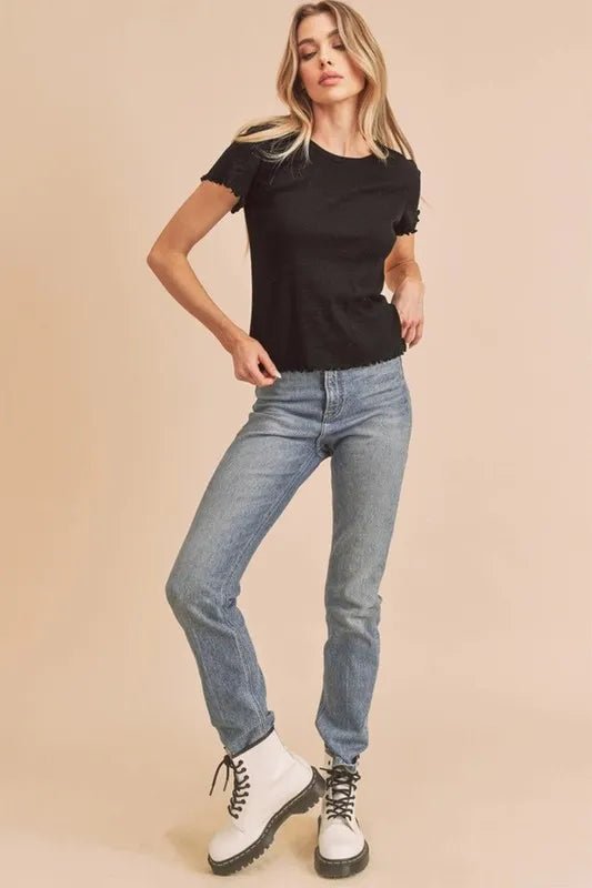 AEMI+CO - Lettuce Hem Fitted Tee – Black