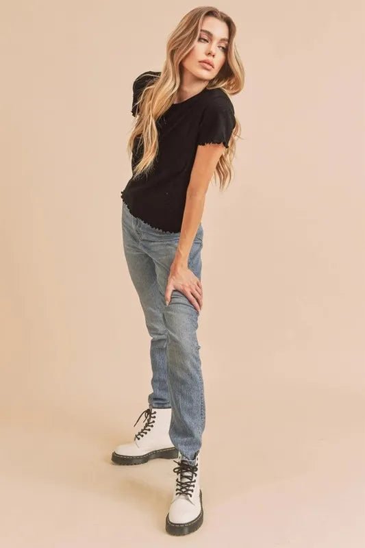 AEMI+CO - Lettuce Hem Fitted Tee – Black