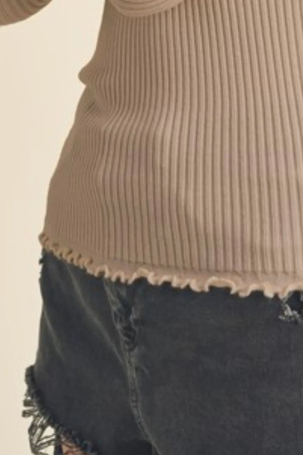 AEMI+CO - Oat Beige Lettuce Edge Top