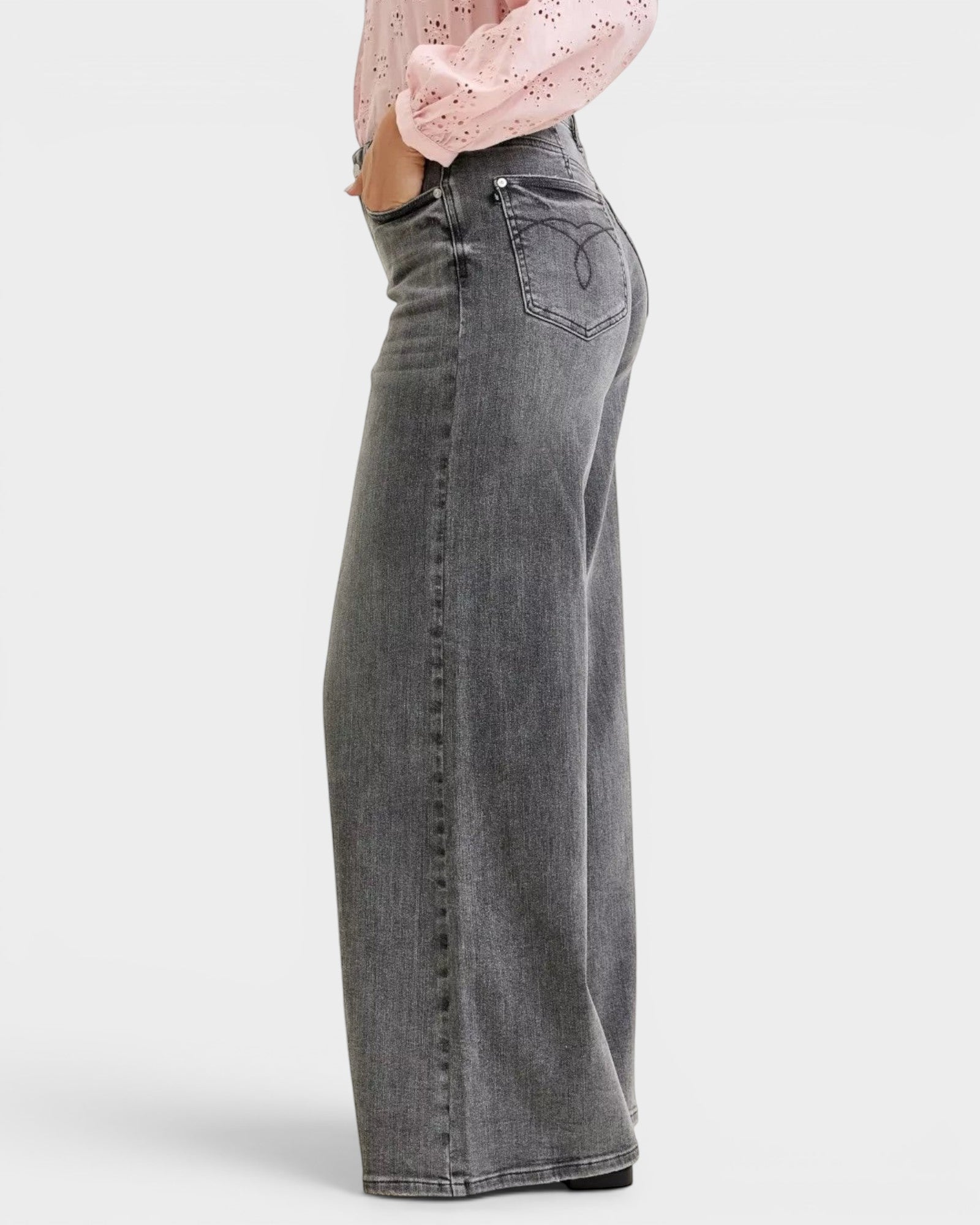 Beach Rose Co. Gray wash wide leg jeans with mid-rise waist and pockets. Made of cotton blend.