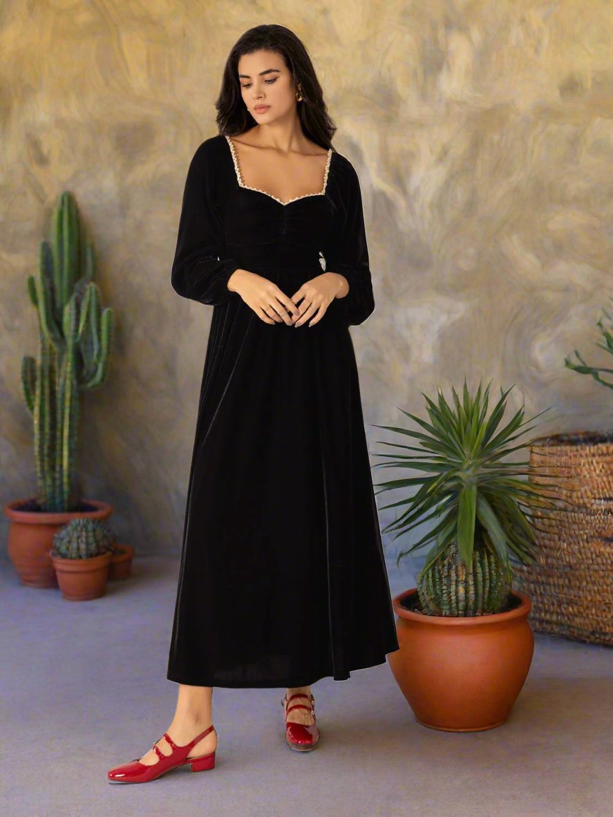 Black Sweetheart Neck Velvet Midi Dress