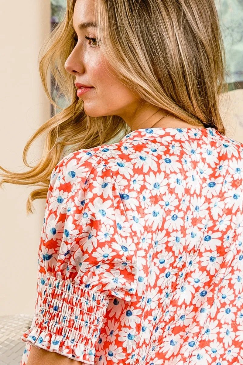 BiBi - Smocked Puff Sleeve Floral Blouse in Coral Daisy