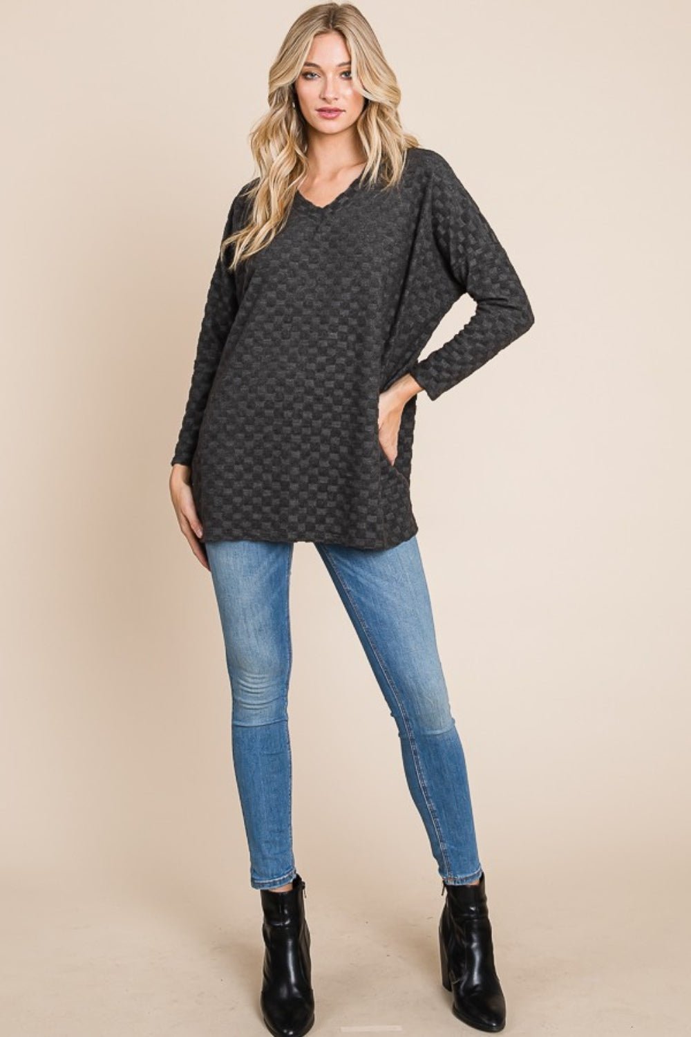 BOMBOMCheckered Long Sleeve V - Neck T - Shirt in Charcoal