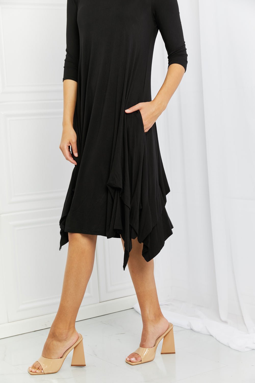 CELESTEPick - up Hem Asymmetric Midi Dress in Black