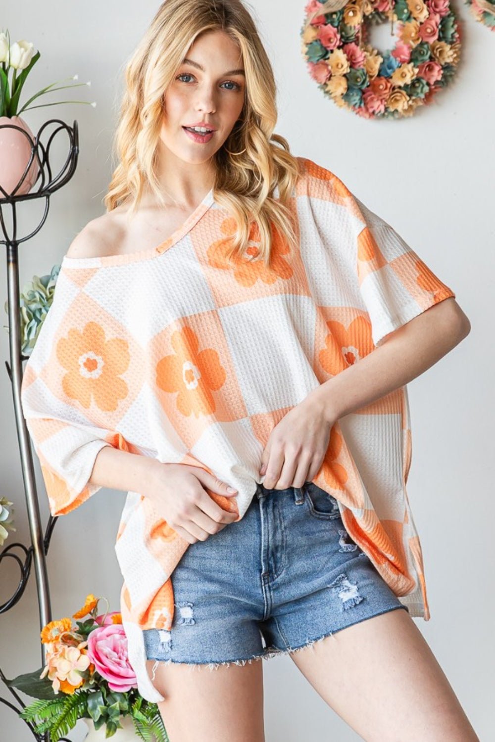 Contrast Checkered Floral V-Neck T-Shirt in Neon OrangeTopHOPELY