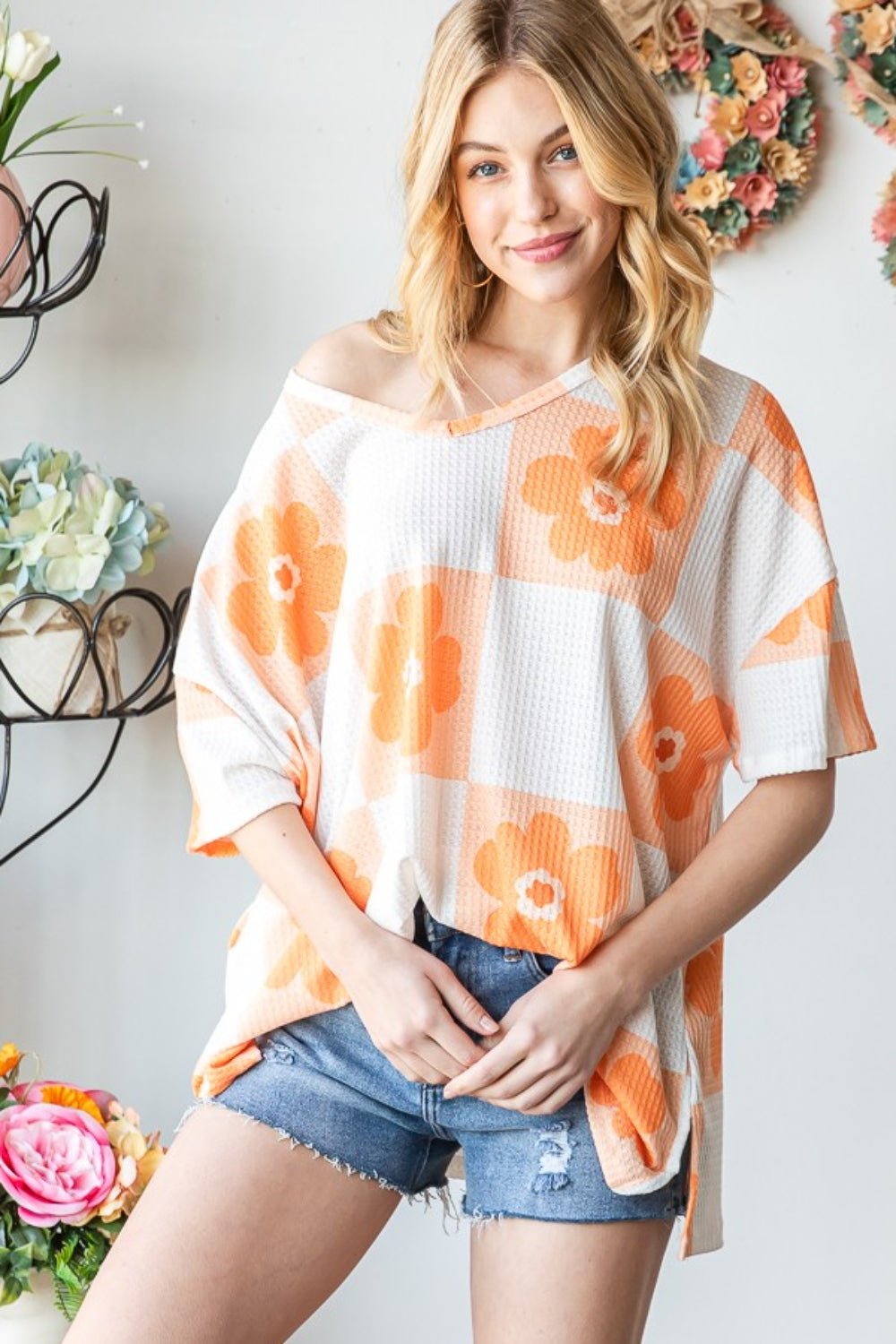 Contrast Checkered Floral V-Neck T-Shirt in Neon OrangeTopHOPELY