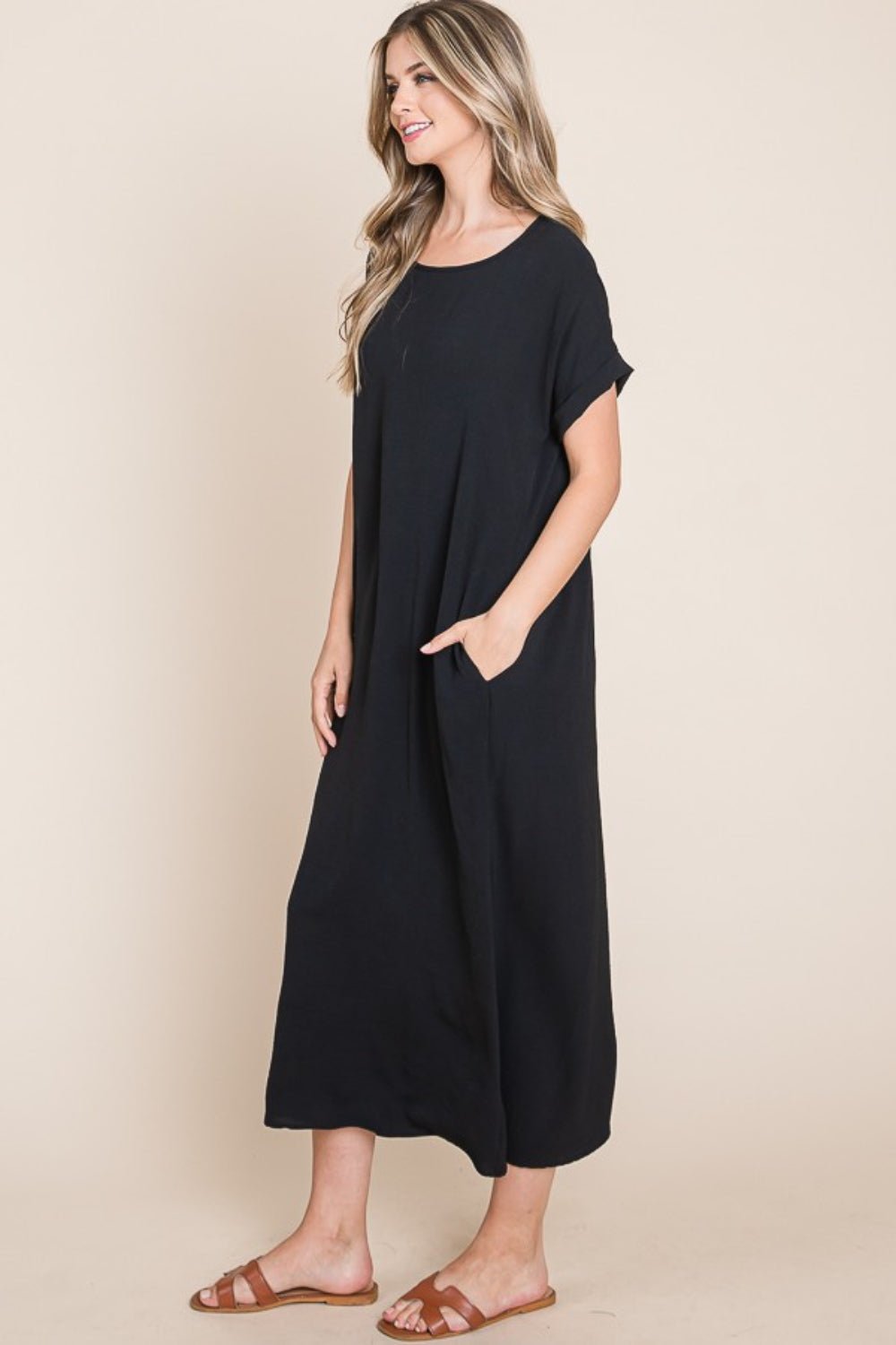 Crew Neck Short Sleeve Midi Dress with Pockets in BlackMidi DressBOMBOM