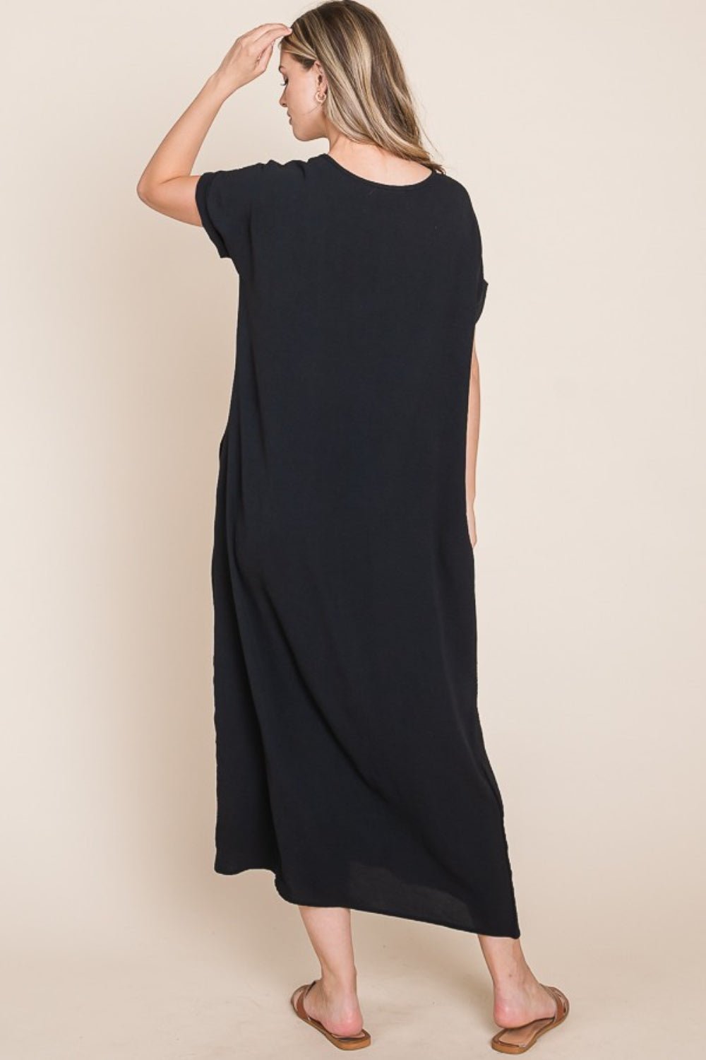 Crew Neck Short Sleeve Midi Dress with Pockets in BlackMidi DressBOMBOM