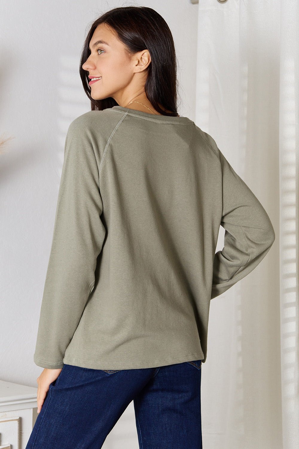 Culture Code - V - Neck Long Sleeve T-Shirt in Sage