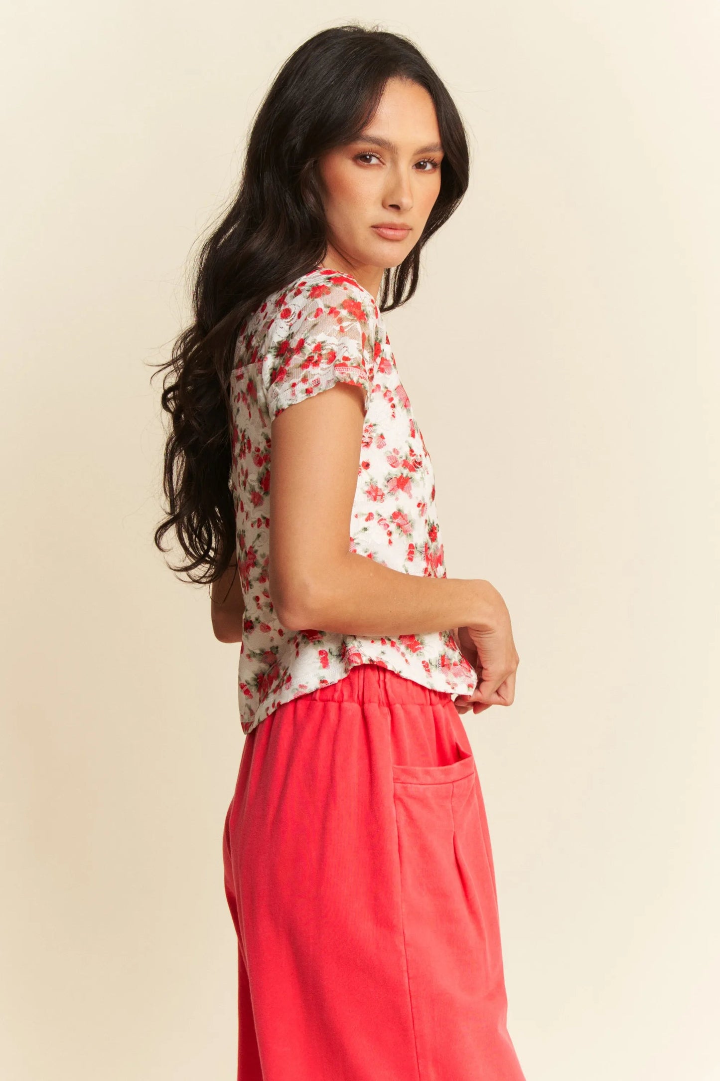 Davi & Dani - Floral Print Sheer Lace Short Sleeve Top – White & Red
