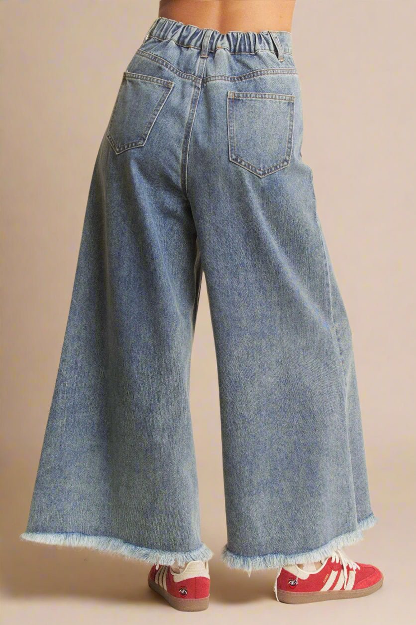Davi & Dani - Light Wash Wide Leg Jeans with Patch Pockets and Frayed Hem