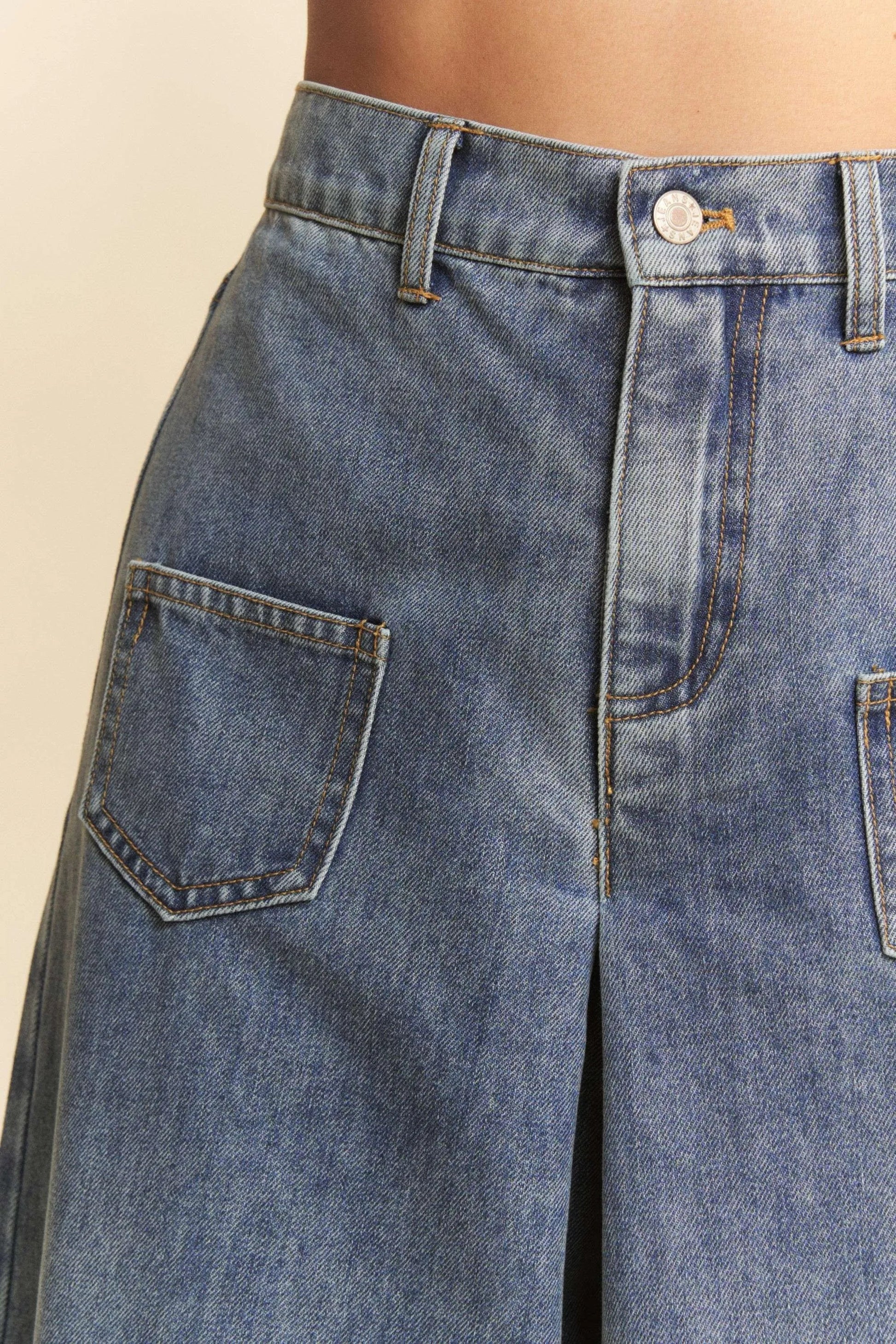 Davi & Dani - Light Wash Wide Leg Jeans with Patch Pockets and Frayed Hem