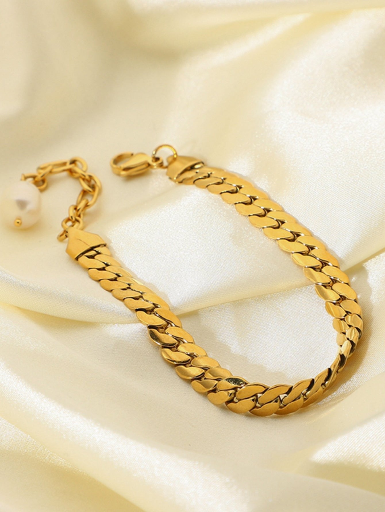 Gold Curb Chain Bracelet with Pearl CharmBraceletBeach Rose Co.