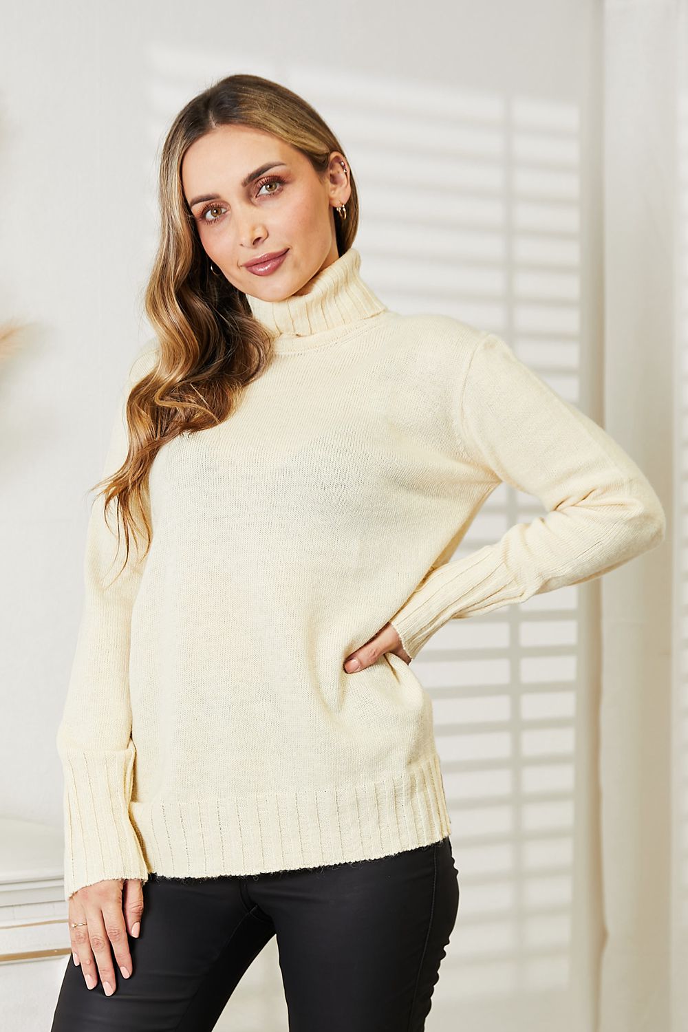 Heimish - Long Sleeve Turtleneck Tunic Sweater in Cream