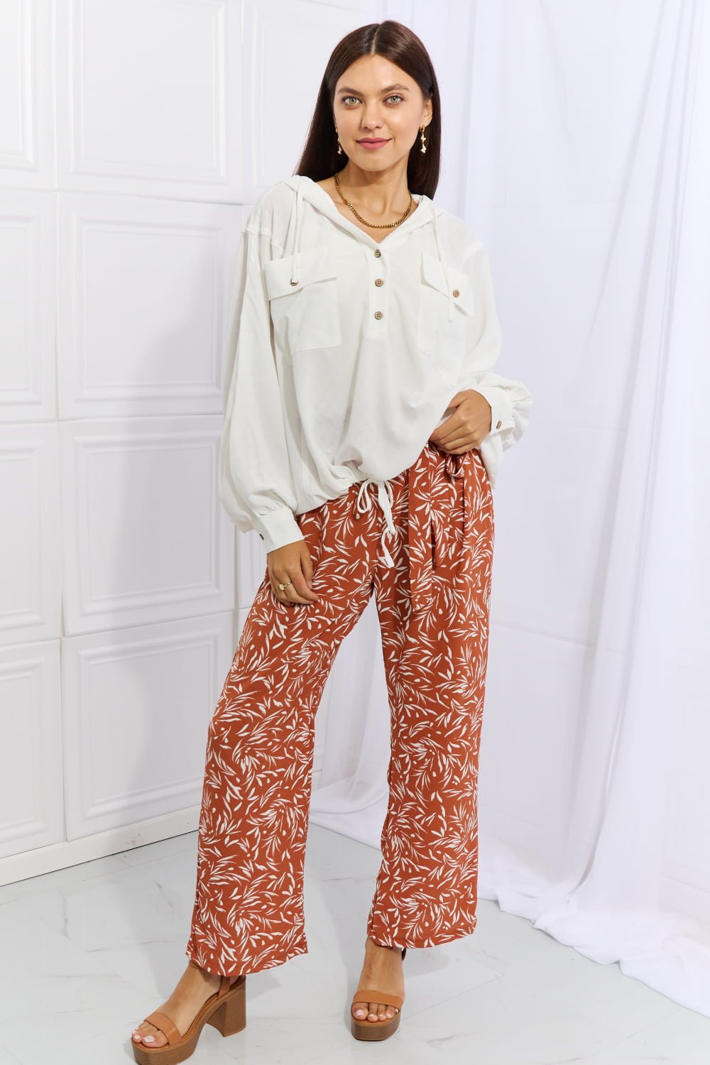 Heimish - Tie Waist Printed Pants in Orange Red