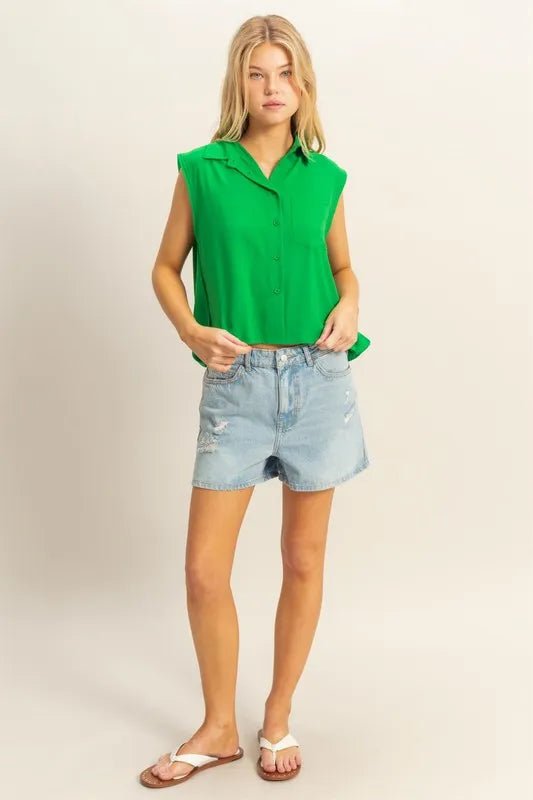 HYFVE - Sleeveless Button - Up Shirt in Fresh Green