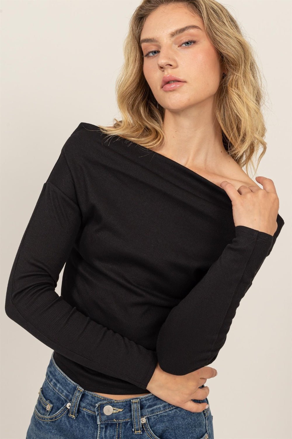 HYFVEOff - Shoulder Rib Knit Top in Black