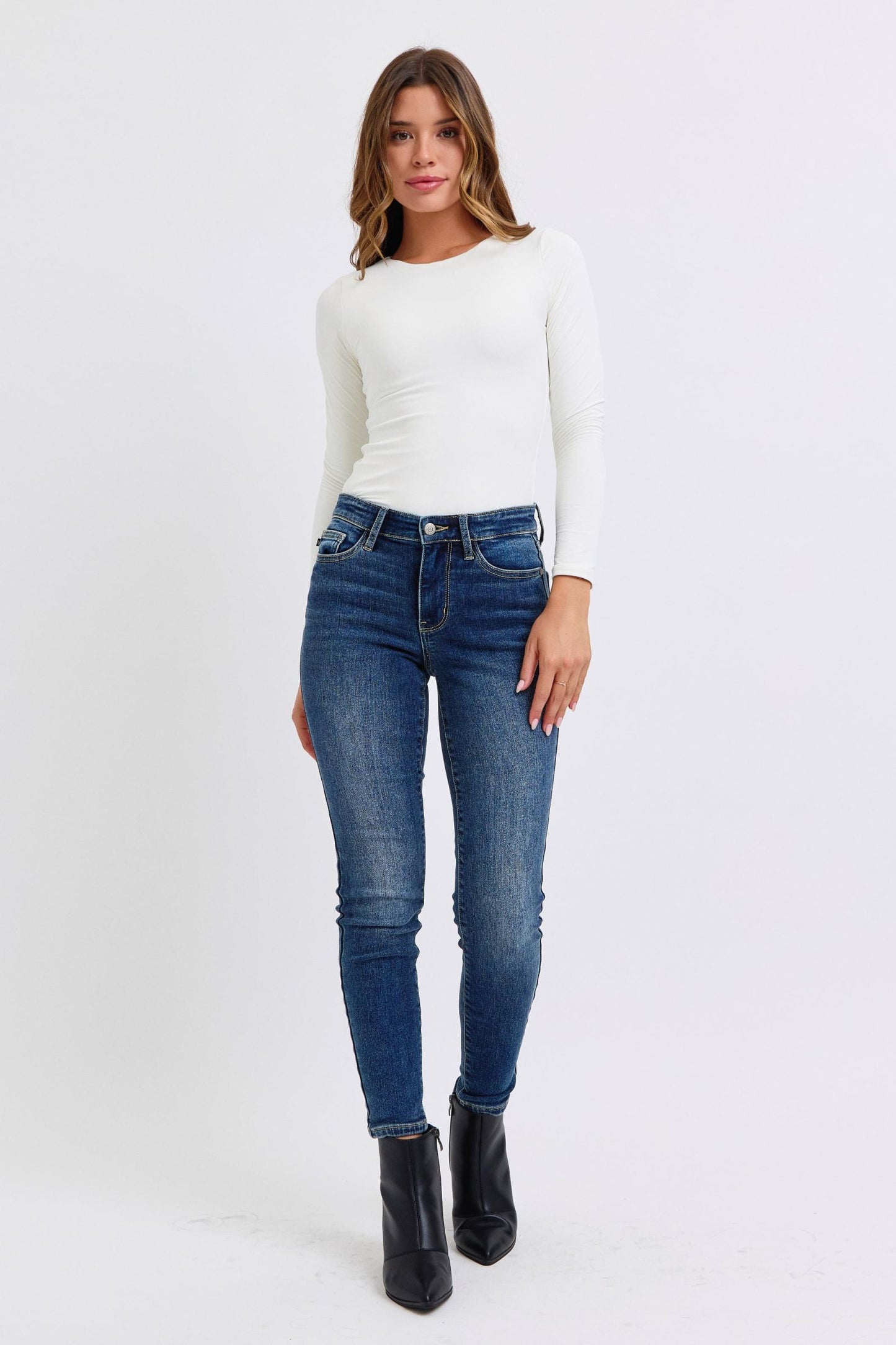 Judy Blue - Dark Wash Mid Rise Skinny Jeans