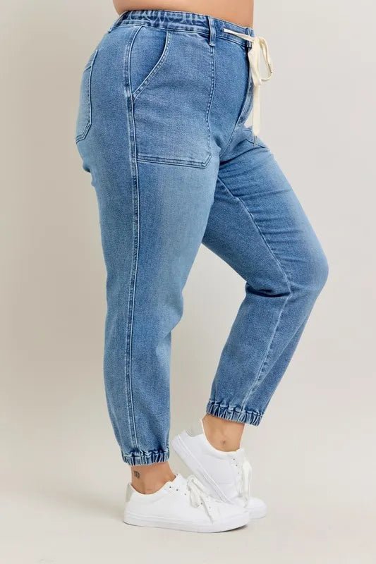 Judy Blue - Drawstring Jogger Jeans in Medium Wash Denim
