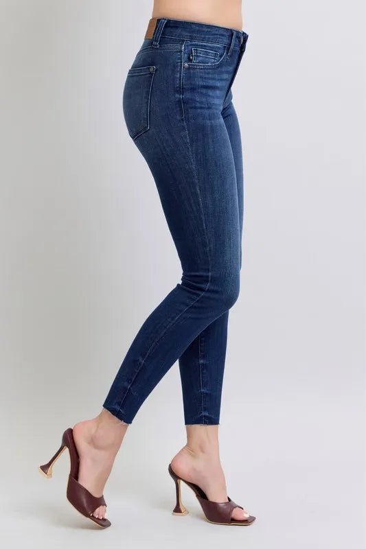 Judy Blue - High Rise Ankle Skinny Jeans in Dark Wash