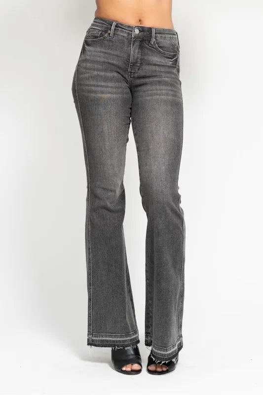 Judy Blue - High Rise Flare Jeans in Washed Black Denim