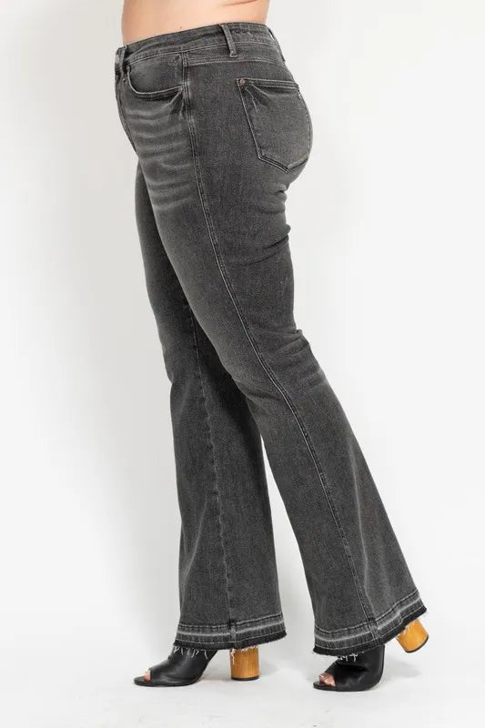 Judy Blue - High Rise Flare Jeans in Washed Black Denim