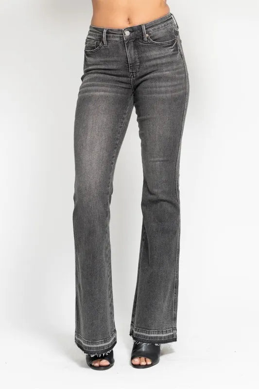 Judy Blue - High Rise Flare Jeans in Washed Black Denim