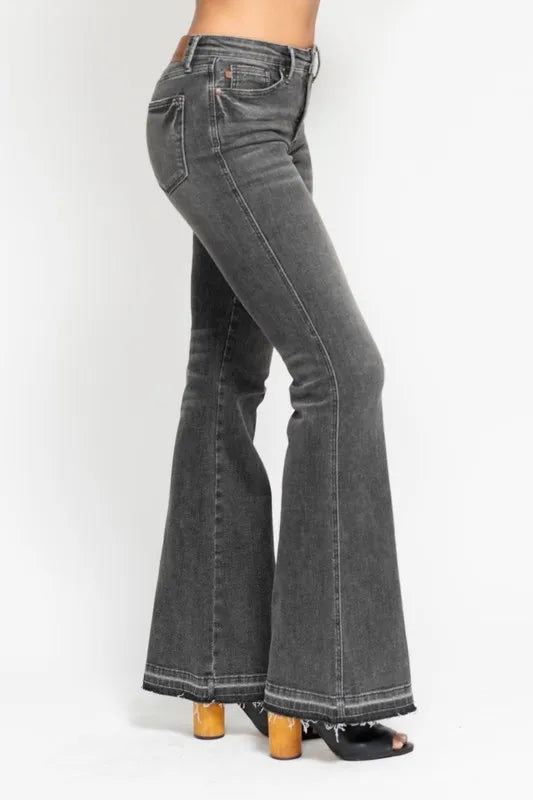 Judy Blue - High Rise Flare Jeans in Washed Black Denim