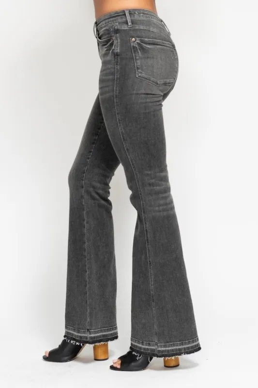 Judy Blue - High Rise Flare Jeans in Washed Black Denim