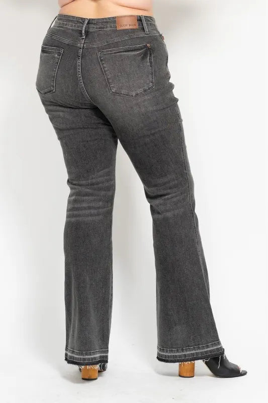 Judy Blue - High Rise Flare Jeans in Washed Black Denim