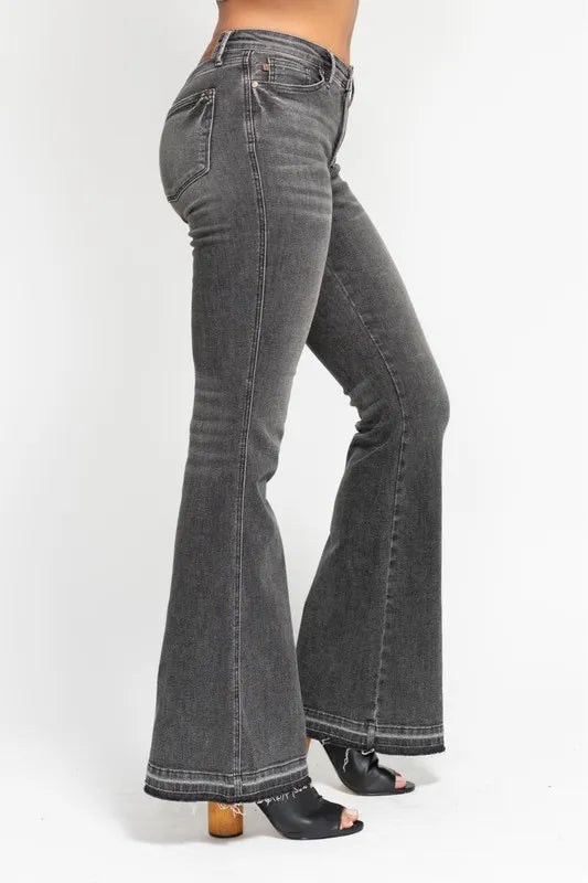 Judy Blue - High Rise Flare Jeans in Washed Black Denim