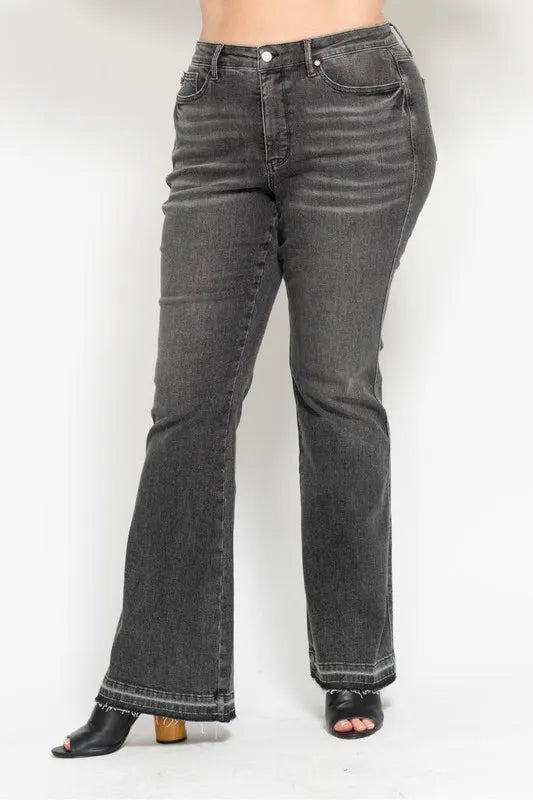 Judy Blue - High Rise Flare Jeans in Washed Black Denim