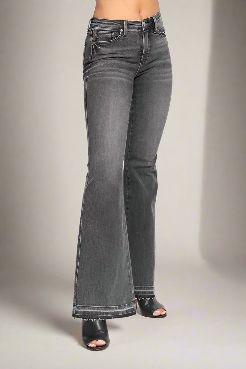 Judy Blue - High Rise Flare Jeans in Washed Black Denim