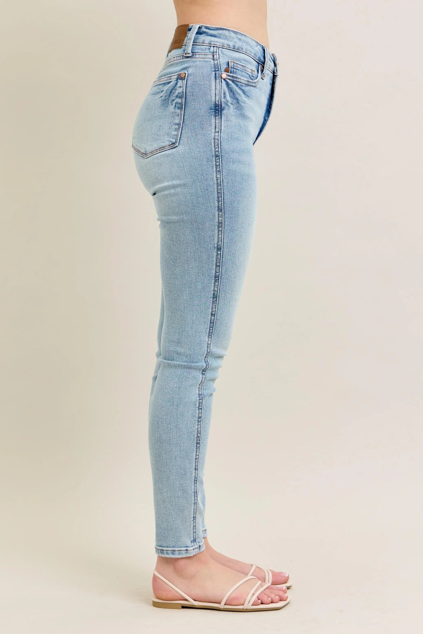 Judy Blue - High Rise Skinny Jeans in Light Blue Wash