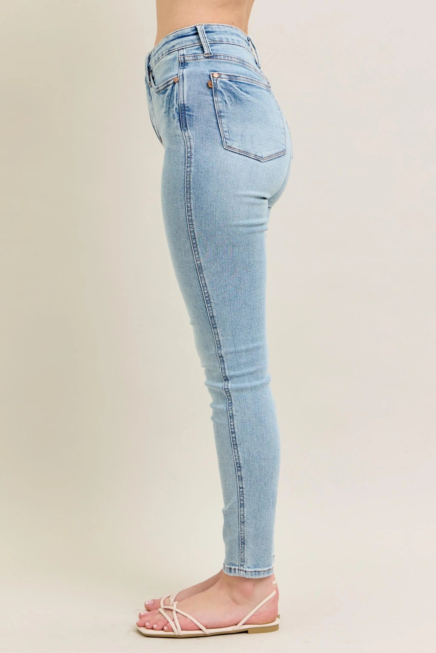 Judy Blue - High Rise Skinny Jeans in Light Blue Wash