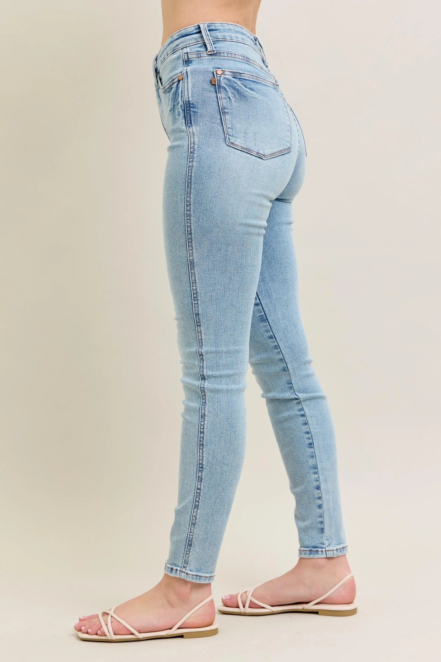 Judy Blue - High Rise Skinny Jeans in Light Blue Wash