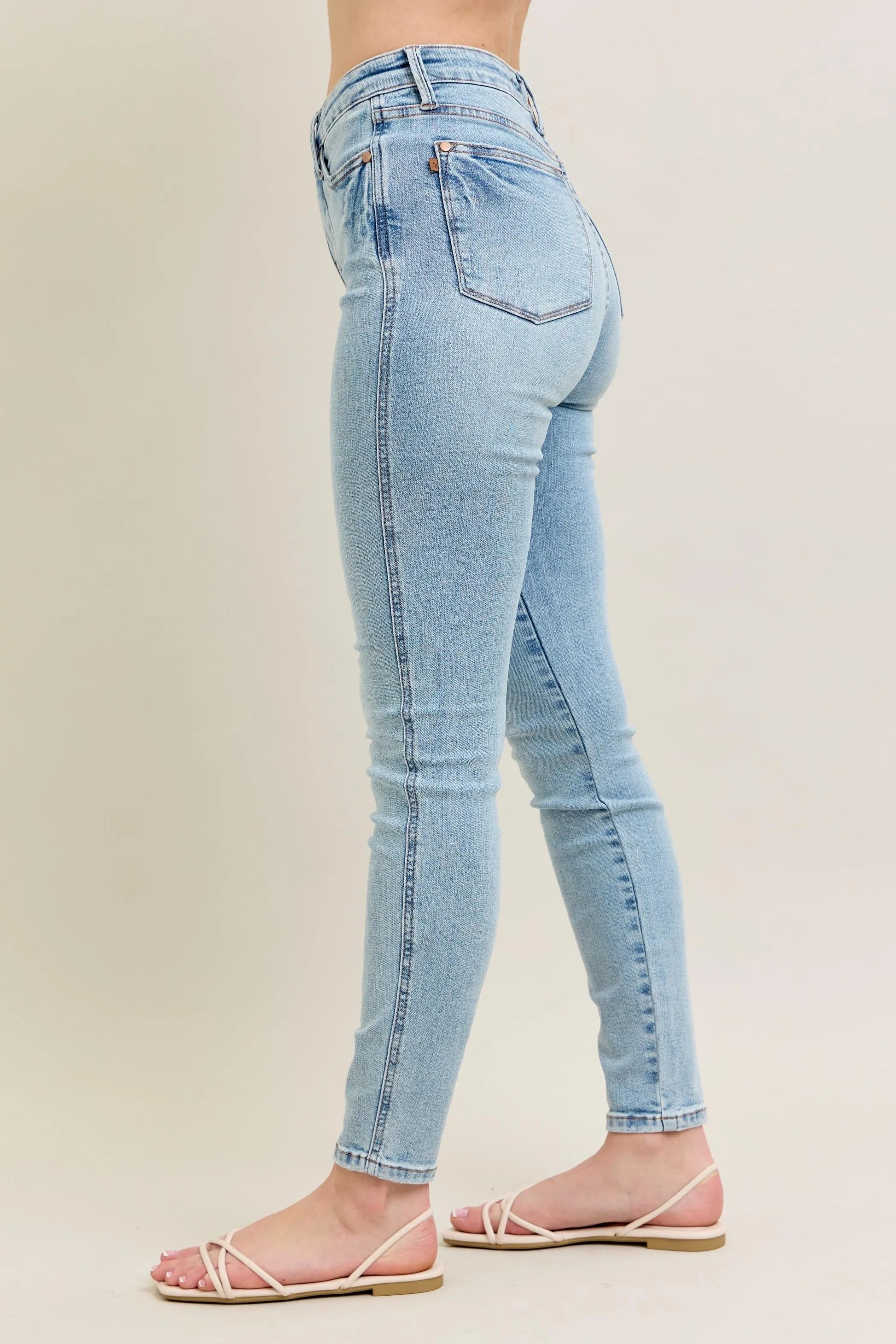Judy Blue - High Rise Skinny Jeans in Light Blue Wash