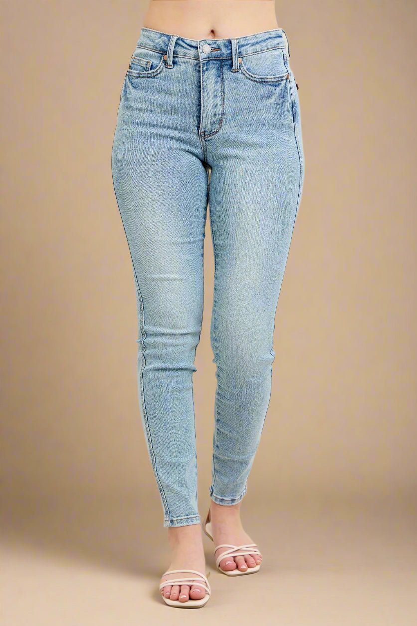 Judy Blue - High Rise Skinny Jeans in Light Blue Wash